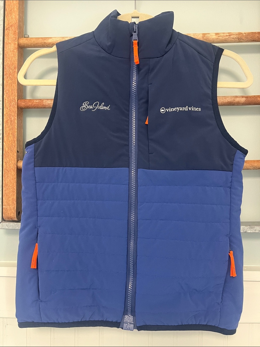 Boys Vinyard Vines light puffer vest Sea Island logo size Medium marine air vest